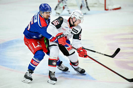 Oskarshamns Johannes Salmonsson och Malmö Redhawks Anton