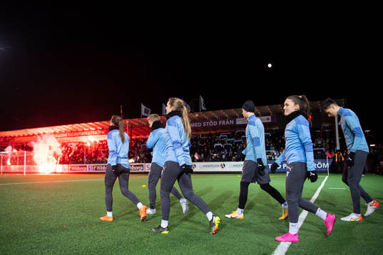 Spelare från dam och herrlaget gör entré