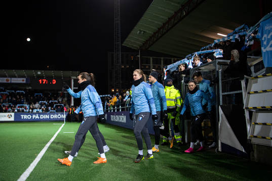 Spelare från dam och herrlaget gör entré