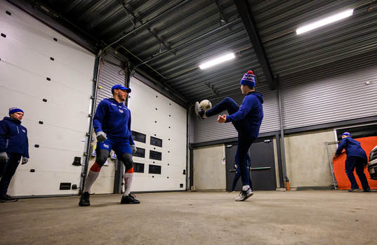 Oskarshamns spelare värmer upp