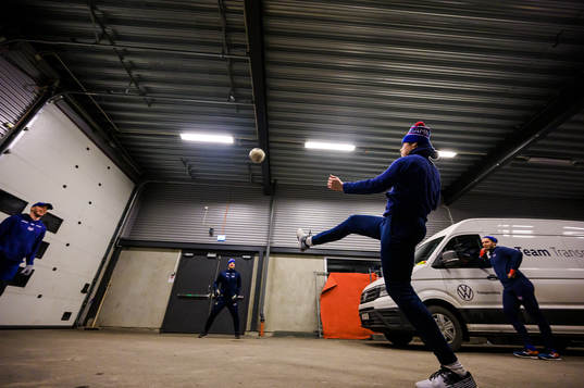 Oskarshamns spelare värmer upp