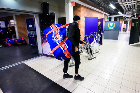 Oskarshamns spelare lämnar arenan
