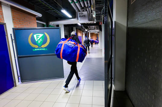 Oskarshamns spelare lämnar arenan
