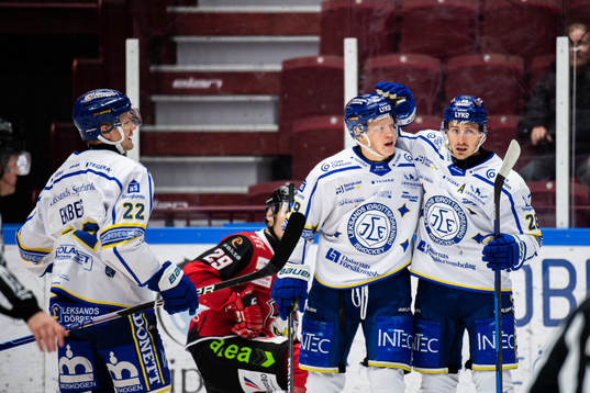Leksands Emil Heineman jublar med lagkamrater