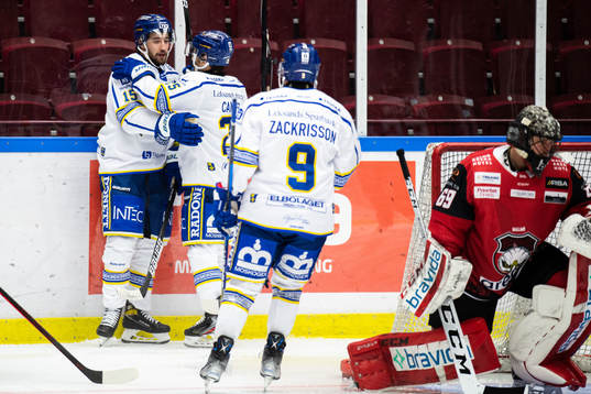 Leksands Max Veronneau jublar med Carter Camper