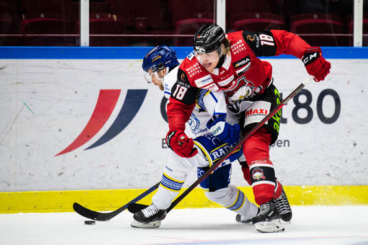 Leksands Oskar Lang och Malmö Redhawks Marcus Sylvegård