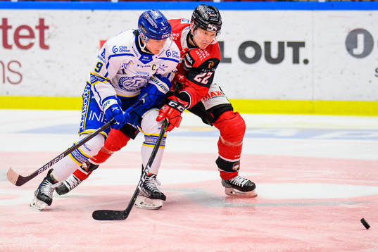 Leksands Patrik Zackrisson och Malmö Redhawks Lars Bryggman