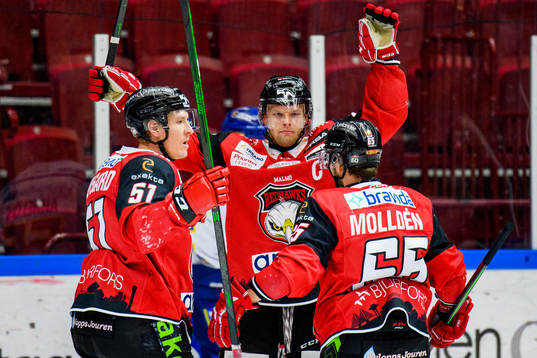 Malmö Redhawks Carl Söderberg jublar med Emil Sylvegård