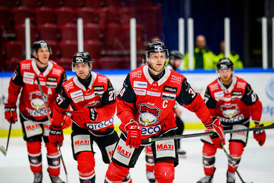 Malmö Redhawks Carl Söderberg jublar med lagkamraterna