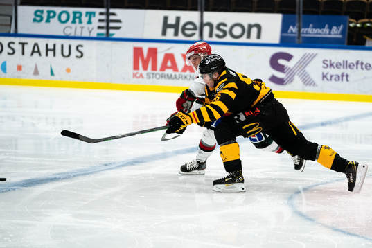 Skellefteås Rickard Hugg och Frölundas Ryan Lasch