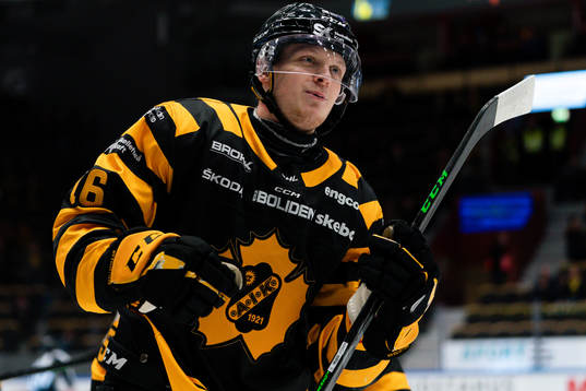 Skellefteås Linus Lindström jublar