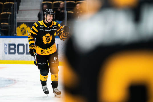 Skellefteås Joakim Lindström jublar