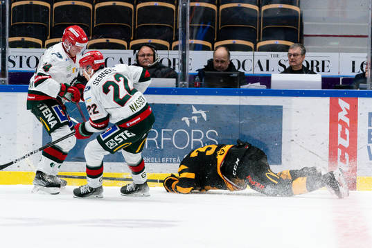 Skellefteås Tom Kühnhackl fick ont