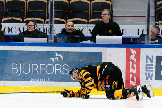 Skellefteås Tom Kühnhackl fick ont
