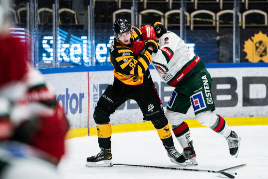 Skellefteås Linus Karlsson och Frölundas Christian Folin