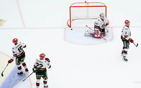 Frölundas målvakt Niklas Rubin, Christian Folin, Anders
