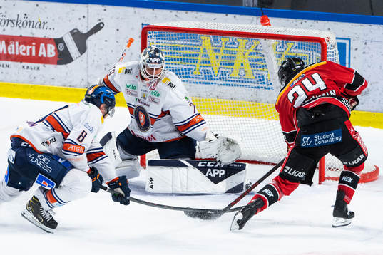 Växjös målvakt Adam Åhman och Luleås Brendan Shinnimin