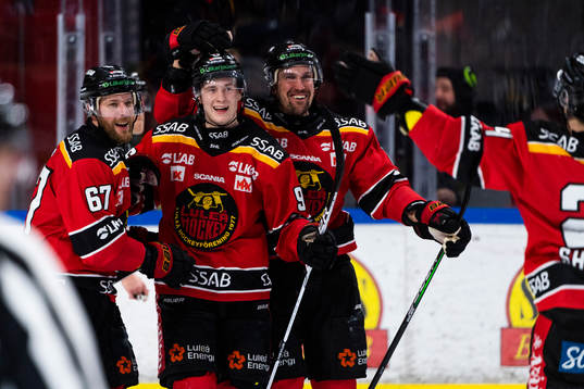 Luleås Linus Omark, Pontus Andreasson, Sami Lepistö jublar