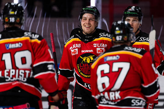 Luleås Juhani Tyrväinen jublar