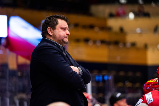 Modos tränare Mattias Karlin