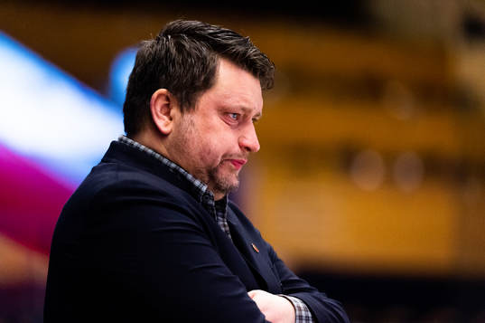 Modos tränare Mattias Karlin