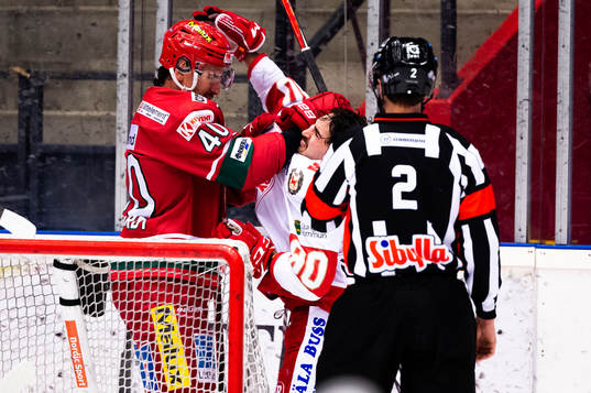 Modos David Bernhardt och Troja-Ljungbys Kevin Karlsson