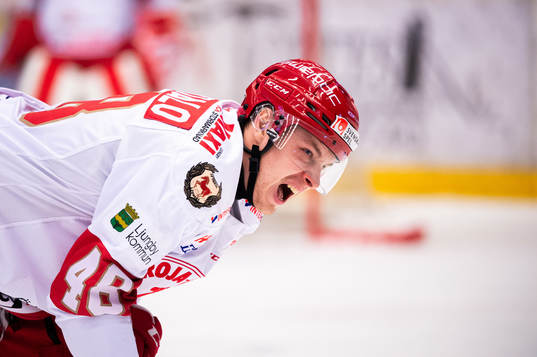 Troja-Ljungbys Julius Vähätalo har ont