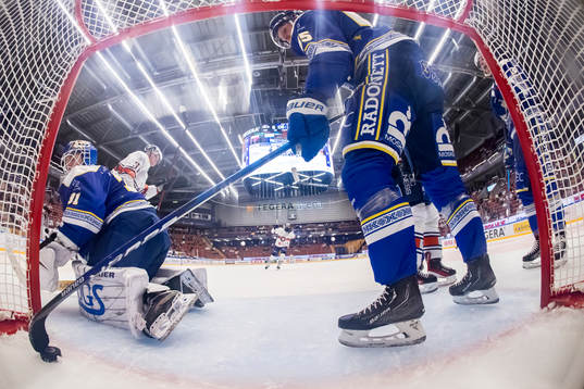 Leksands målvakt Kasimir Kaskisuo och Leksands Jonas