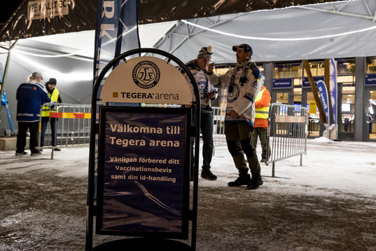 Skylt utanför Tegera Arena innan ishockeymatchen i SHL