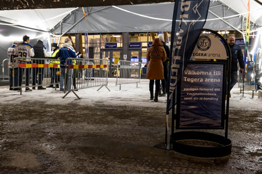Skylt utanför Tegera Arena innan ishockeymatchen i SHL