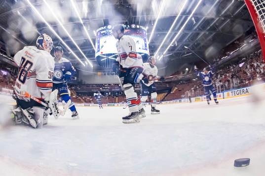 Leksands Carter Camper 2-1 bakom Växjös målvakt Janis