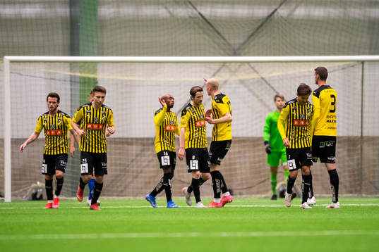 Häckens spelare jublar