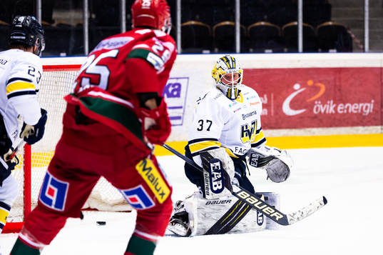 s målvakt Jonas Gunnarsson släpper in 1-0