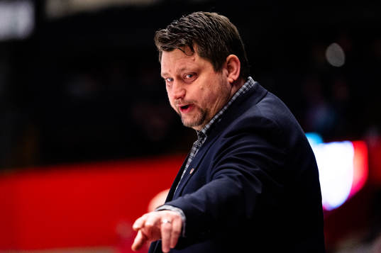 Modos tränare Mattias Karlin