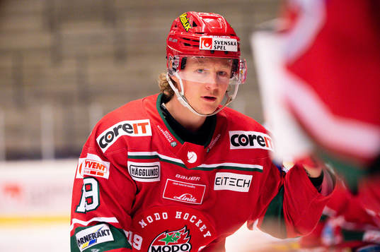 Modos Erik Karlsson jublar