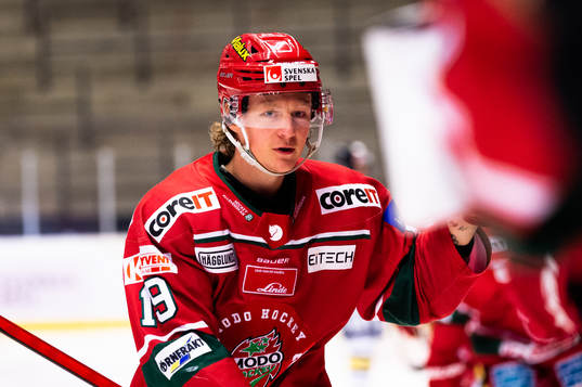 Modos Erik Karlsson jublar