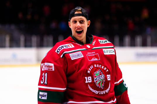 Modos målvakt Henrik Tikkanen jublar