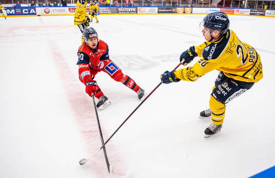 Västerviks Mattias Wigley och Södertäljes Nikola Pasic