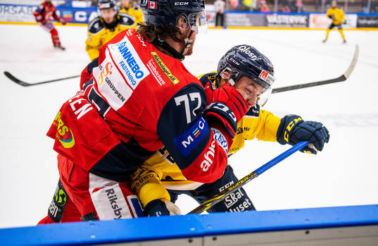 Västerviks Luke Green och Södertäljes Matt Marcinew