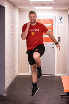 Moras Axel Bergkvist innan ishockeymatchen i