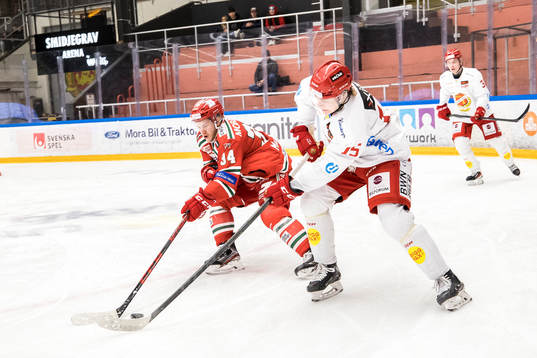 Moras Bobby MacIntyre och Almtunas William Proos