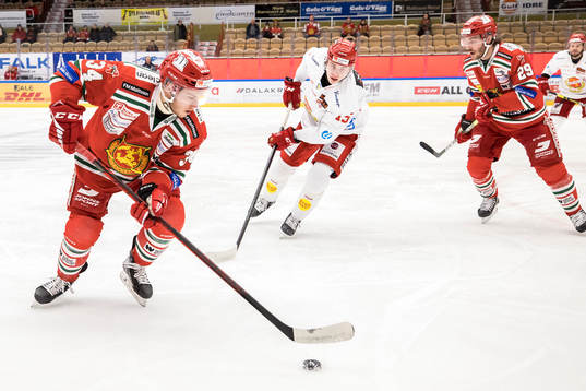 Moras Bobby MacIntyre och Almtunas William Proos