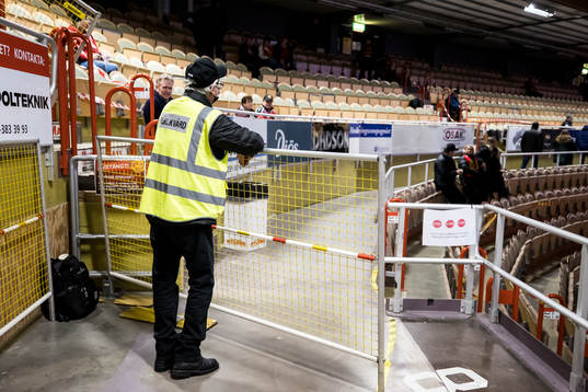 Avspärrningar i Smidjegrav Arena