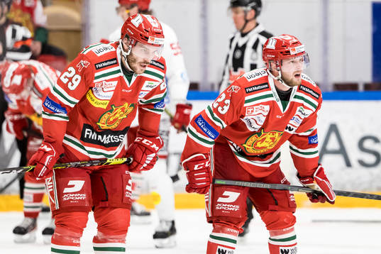 Moras Johan Persson och Moras Axel Bergkvist deppar