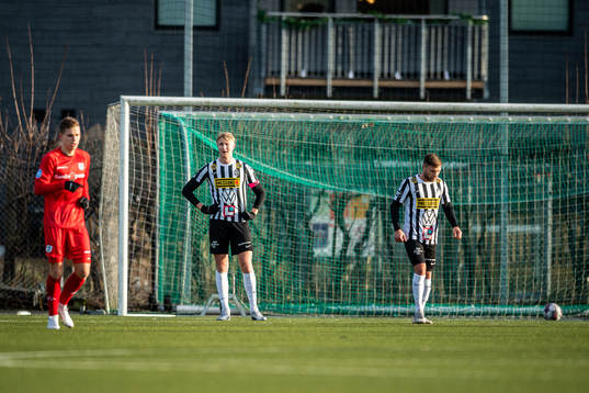 Landskronas Viktor Wihlstrand och Nikola Ladan deppar