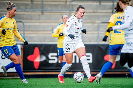 Rosengårds Stefanie Sanders mot Bröndbys Julie Tavlo
