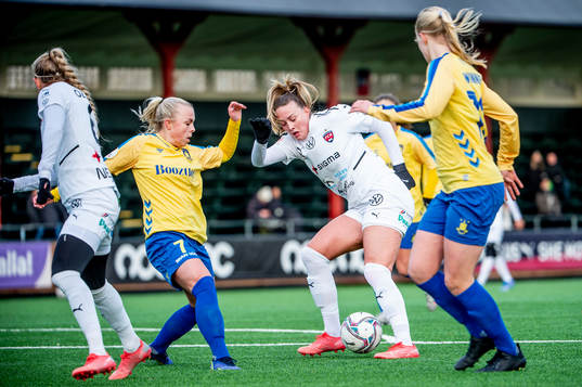 Rosengårds Stefanie Sanders mot Bröndbys Kristin Dis