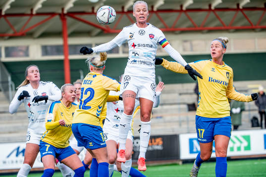Rosengårds Caroline Seger mot Bröndbys Christina Beck och