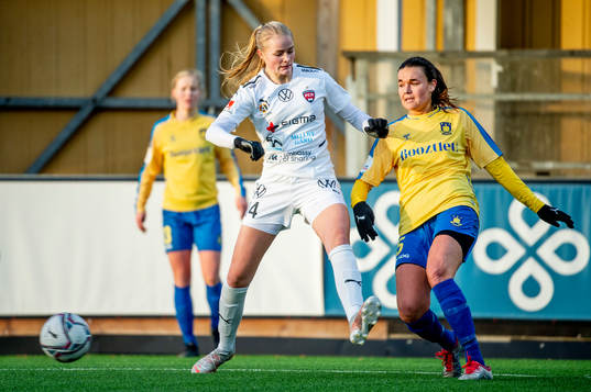Rosengårds Hanna Stenberg mot Bröndbys Anna Welin