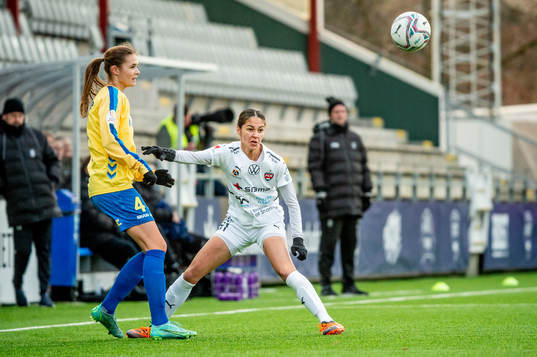 Rosengårds Josefine Lech mot Bröndbys Caroline Pleidrup